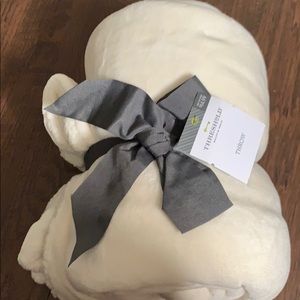 Threshold plush throw